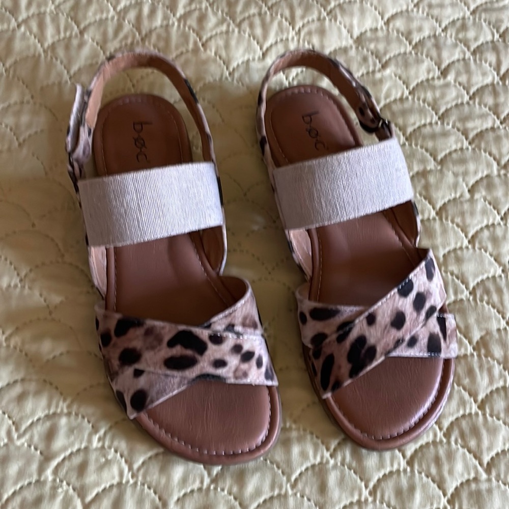 B.o.c. Cary sandals size 9. Boc leopard sandals